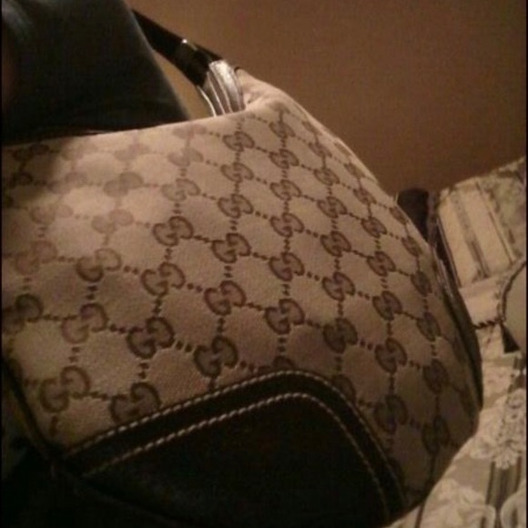 Authentic Gucci - Picture 3 of 5