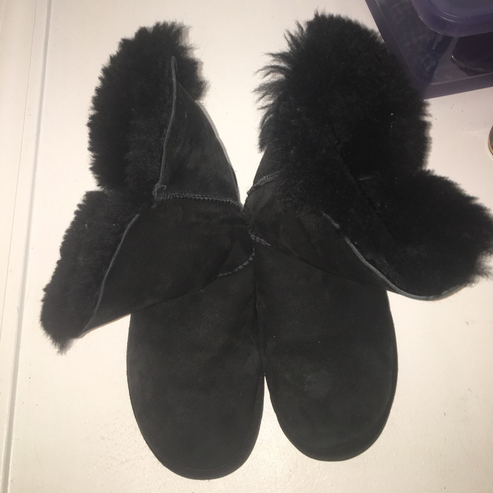 Black button uggs