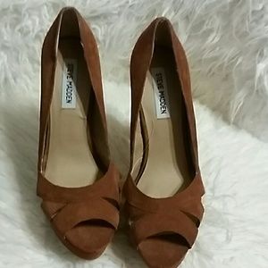 Steve Madden platform pumps