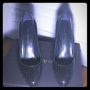 Enzo Angiolini dark blue 4 inch pumps.... size 8.5
