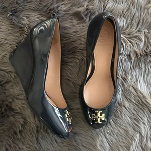 NEW Tory Burch Jade Peep Toe Navy Wedges