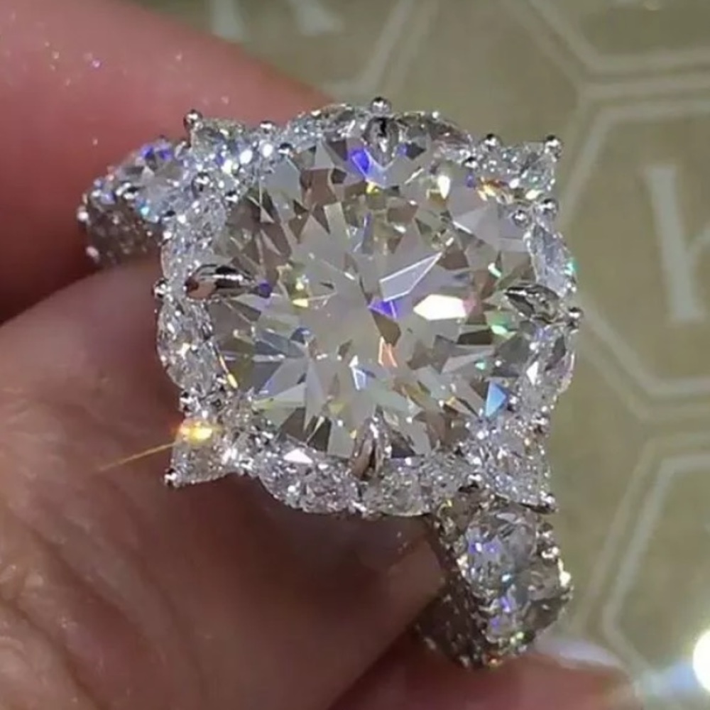 Absolutely gorgeous White sapphire 925/SS