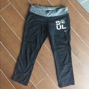 Black nike SoulCycle capris