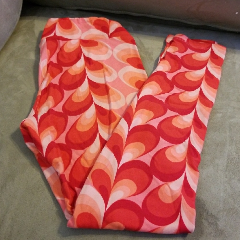 LuLaRoe OS leggings hearts