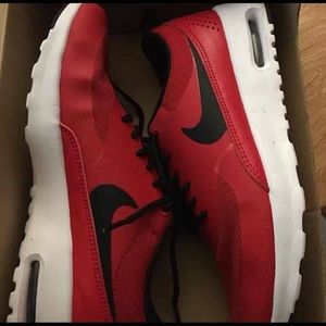 Red Nike Air Max Thea - 6.5