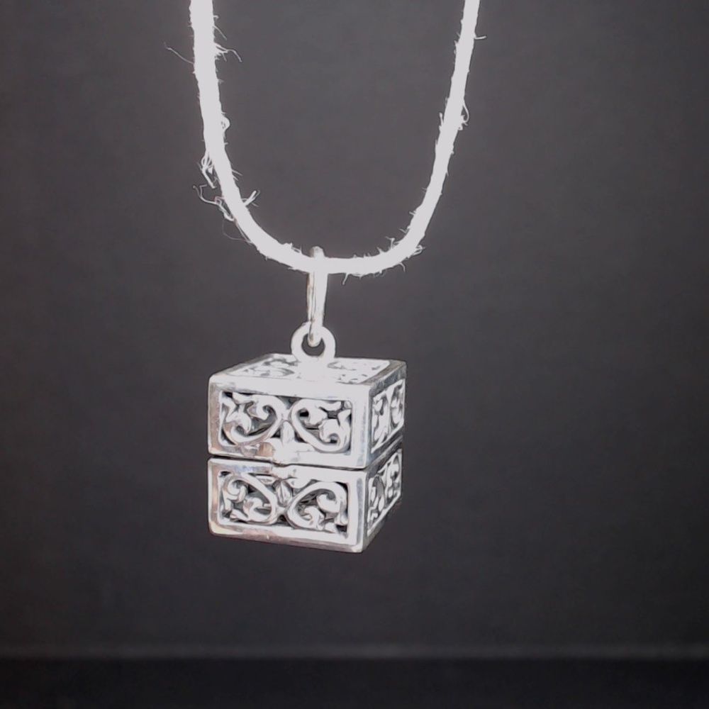 Sterling Silver Prayer Box Locket Diffuser - NWOT - Picture 2 of 4