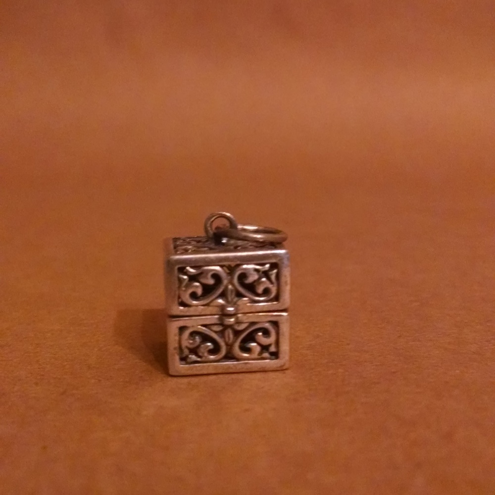 Sterling Silver Prayer Box Locket Diffuser - NWOT - Picture 4 of 4