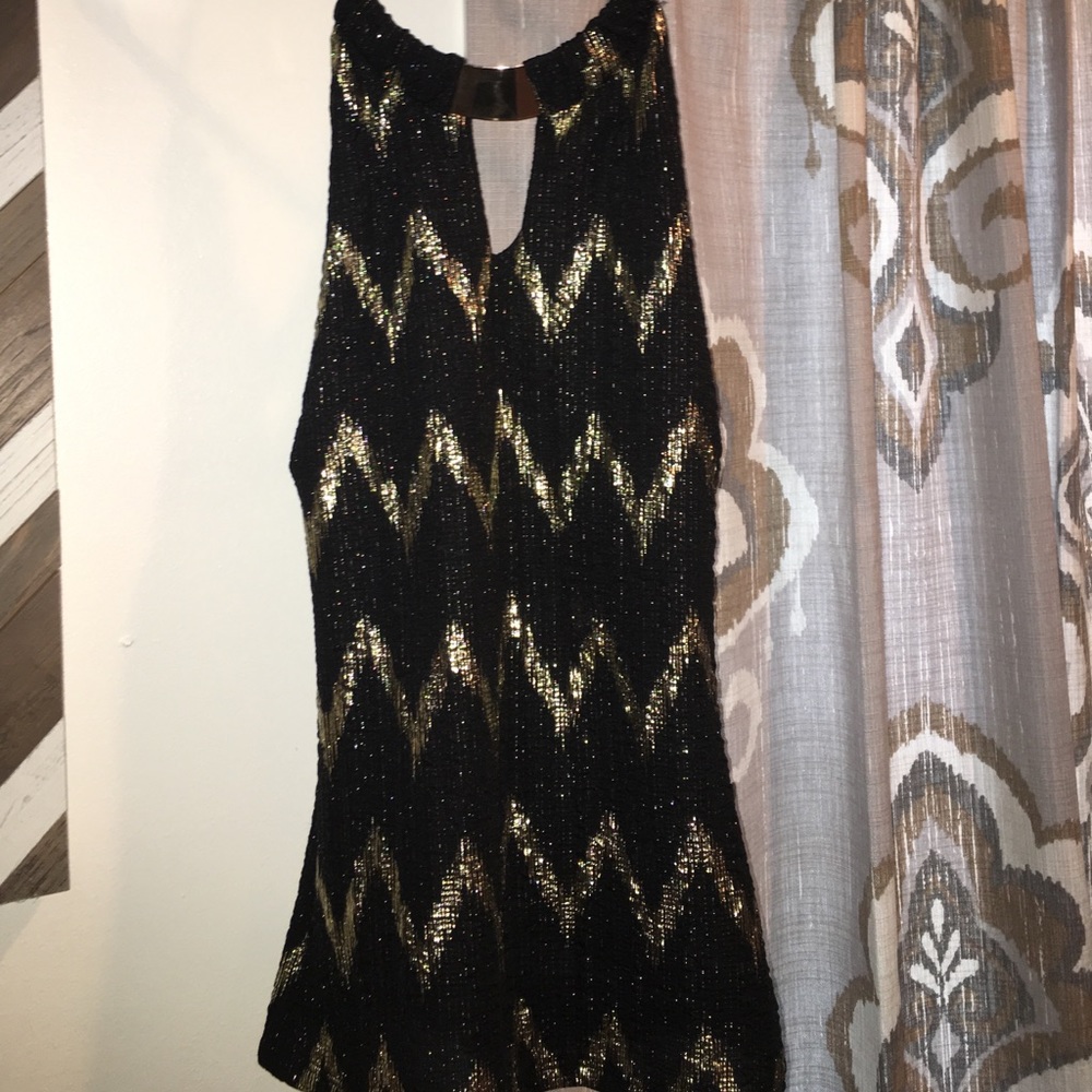 🆕 Papaya Gold & Black Necklace Halter Top