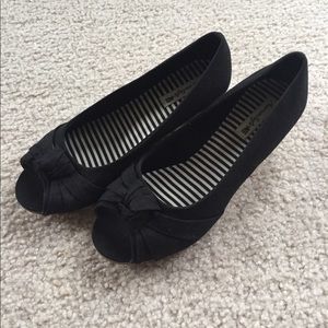 Black Toeless Wedges with Bows