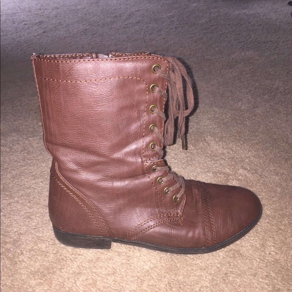 Combat boots