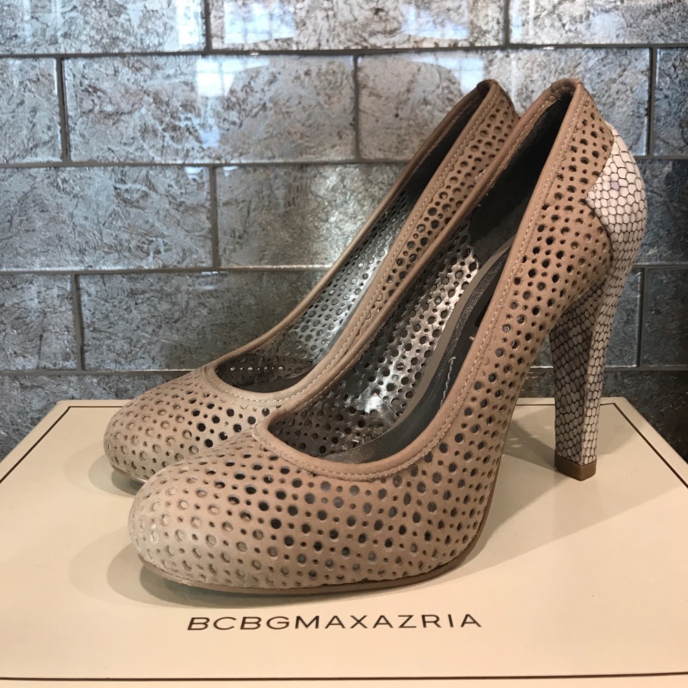 BCBG MAXAZRIA Brenna round toe pump