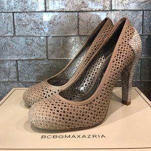 BCBG MAXAZRIA Brenna round toe pump