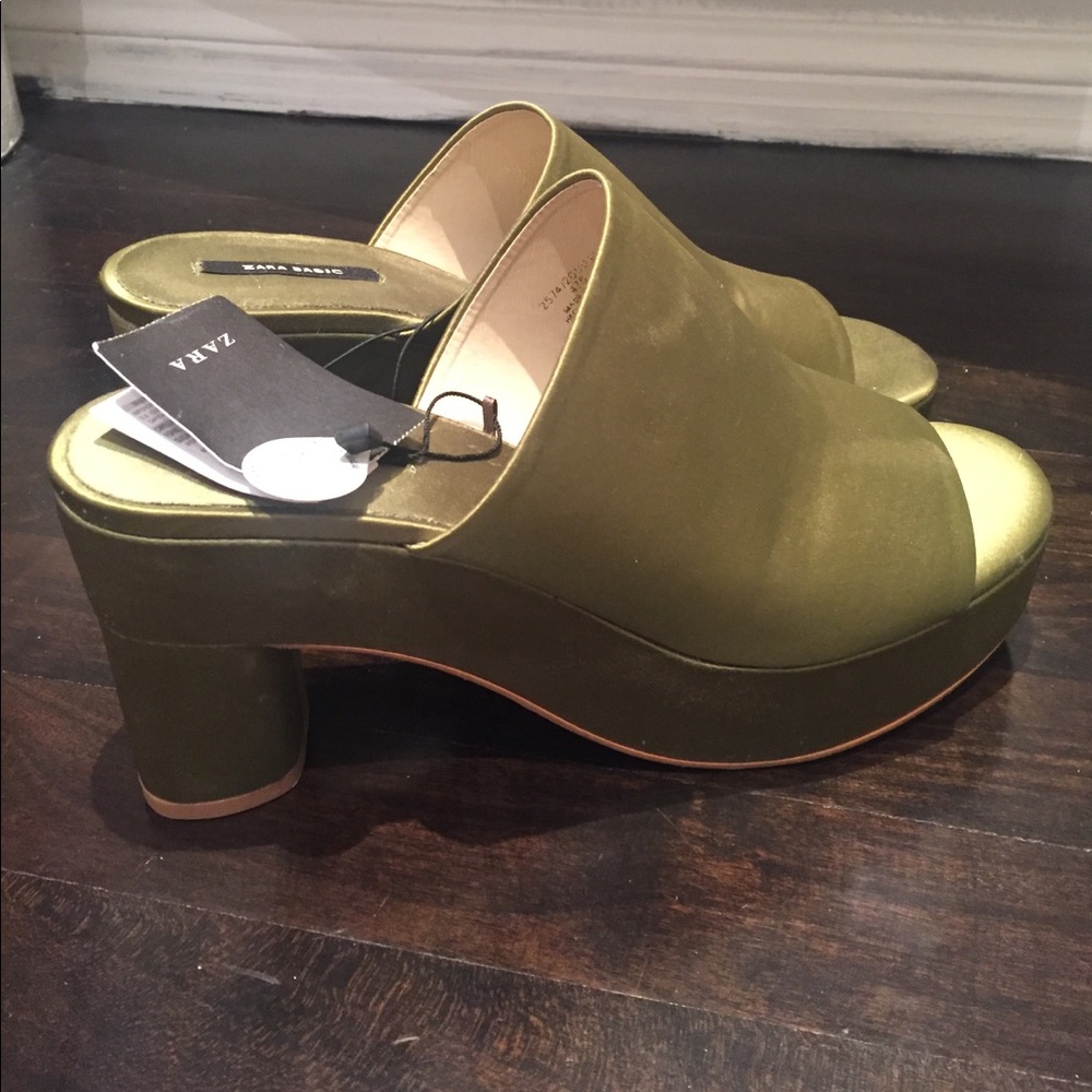 Brand new never been worn chunky green heel