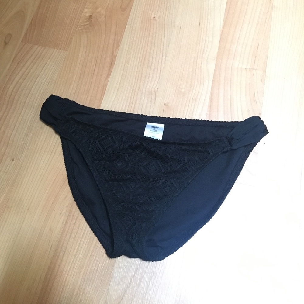Black bikini bottoms