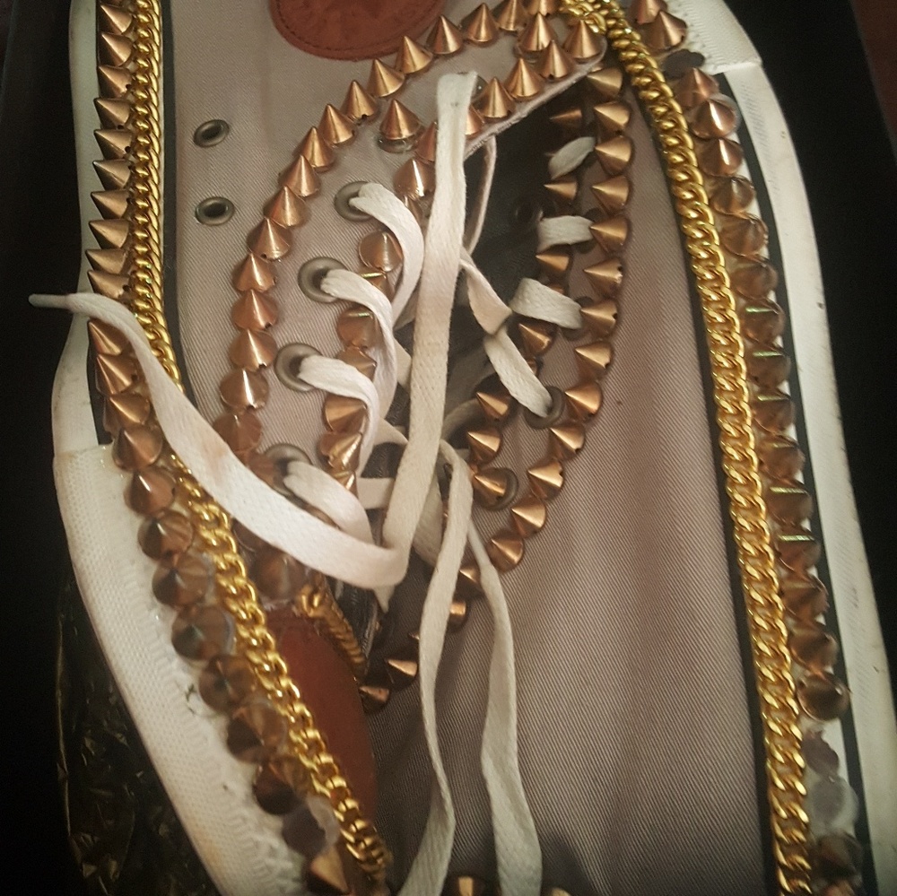 Converse - Picture 2 of 2