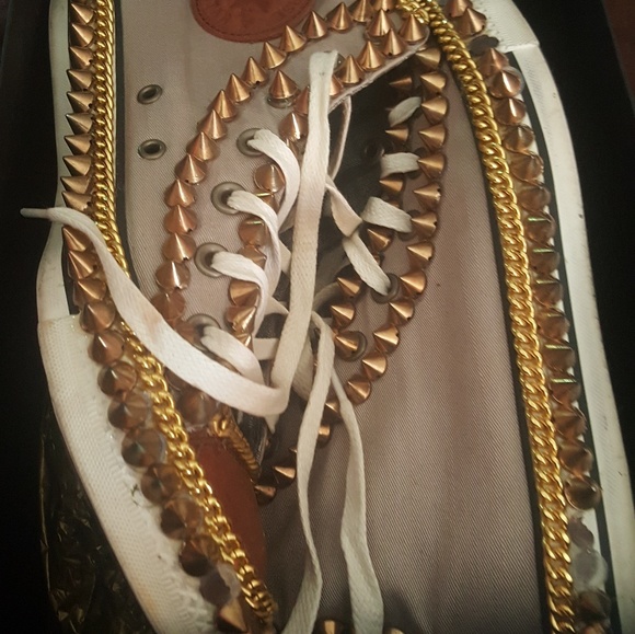 Converse - Picture 2 of 2