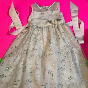 Girls formal dress size 4 EUC