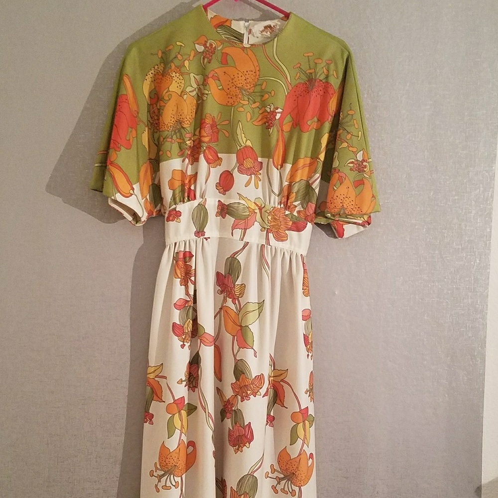 Vintage 70s floral dress