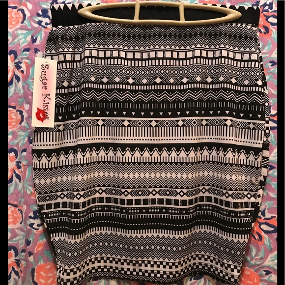 Dresses & Skirts - Body Con Patterned Skirt