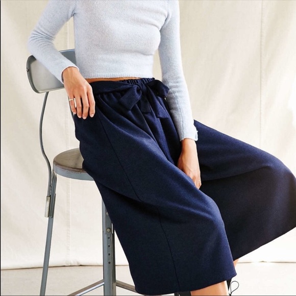 UO || Urban Renewal Recycled Tie Front Culotte Pan - Picture 2 of 4