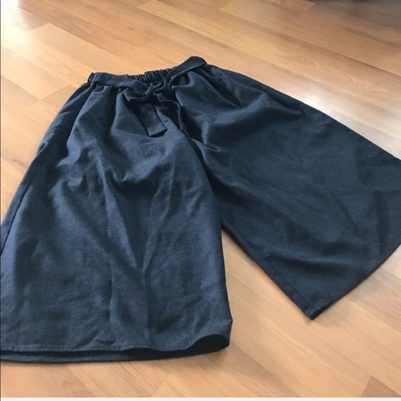 UO || Urban Renewal Recycled Tie Front Culotte Pan - Picture 3 of 4