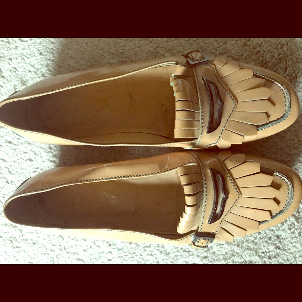 Tod's camel patent leather driving loafers