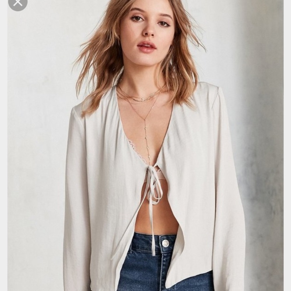 BNWOT Kimchi & blue satin tie front blouse