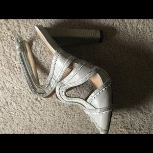 L.A.M.B. Light grey sandal