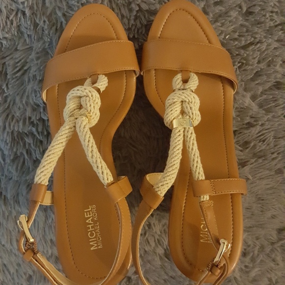 Adorable nautical MK wedge 🛳 - Picture 3 of 4