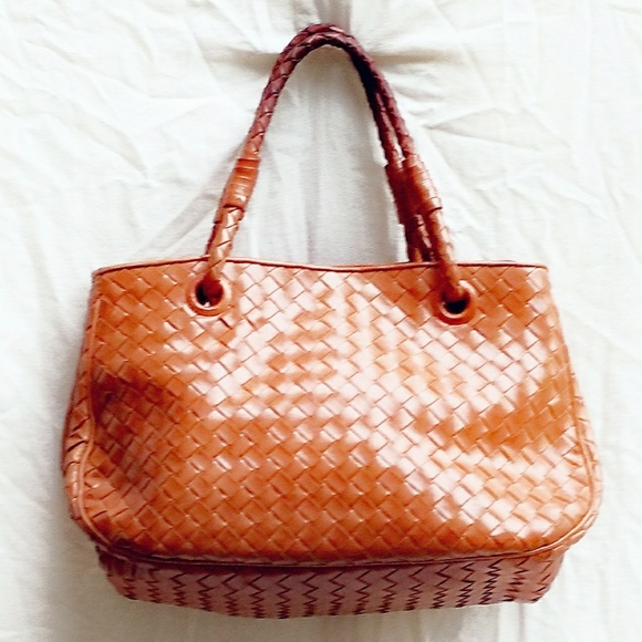 Bottega Veneta Handbags - VTG Bottega Veneta Intrecciato Woven Caramel Tote