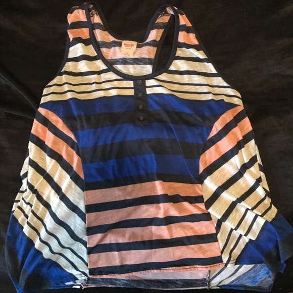 Button down Tank - Picture 1 of 1