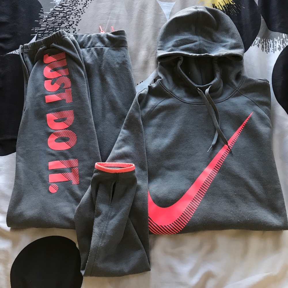 New Nike Sweatsuit