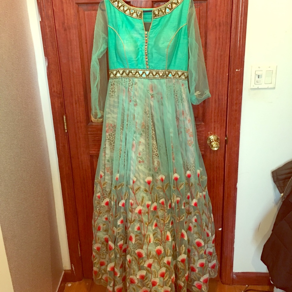 Worn once sister wedding