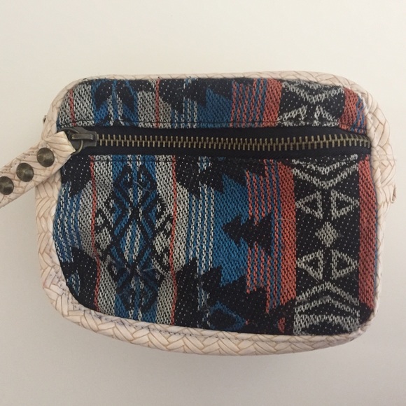 Free People Makeup Bag 🌸✨ - Picture 1 of 5