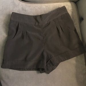 Black stetch waist band shorts.