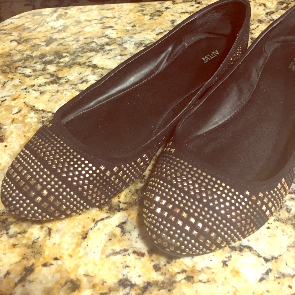 Like New Studded Ballet Flats