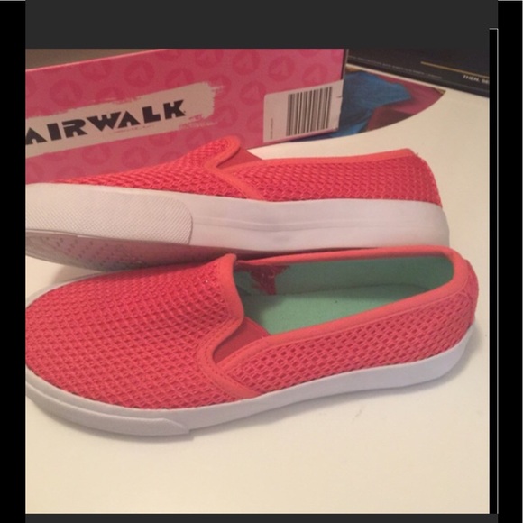 New gorgeous Coral color flat size 6 - Picture 3 of 4