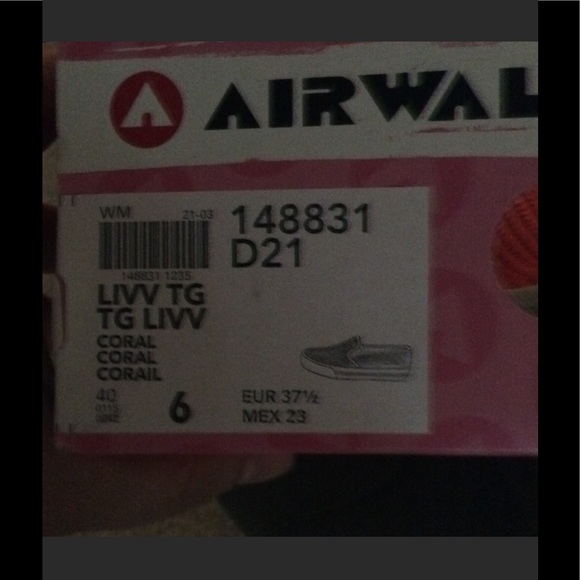 New gorgeous Coral color flat size 6 - Picture 4 of 4