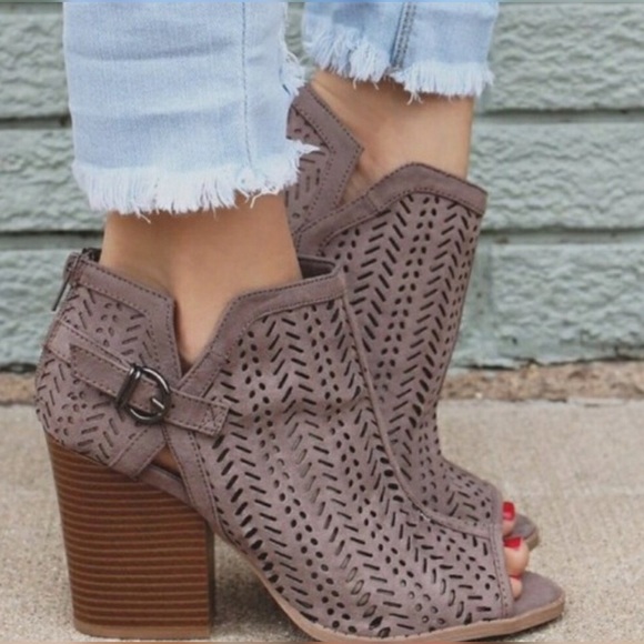 Mocha Long Body Vest With Fringe Hem - Picture 5 of 5