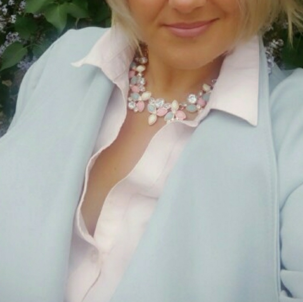 Aqua and Coral Pedal Statement Necklace - Picture 3 of 4