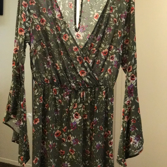 Charlotte Russe summer dress - Picture 2 of 2