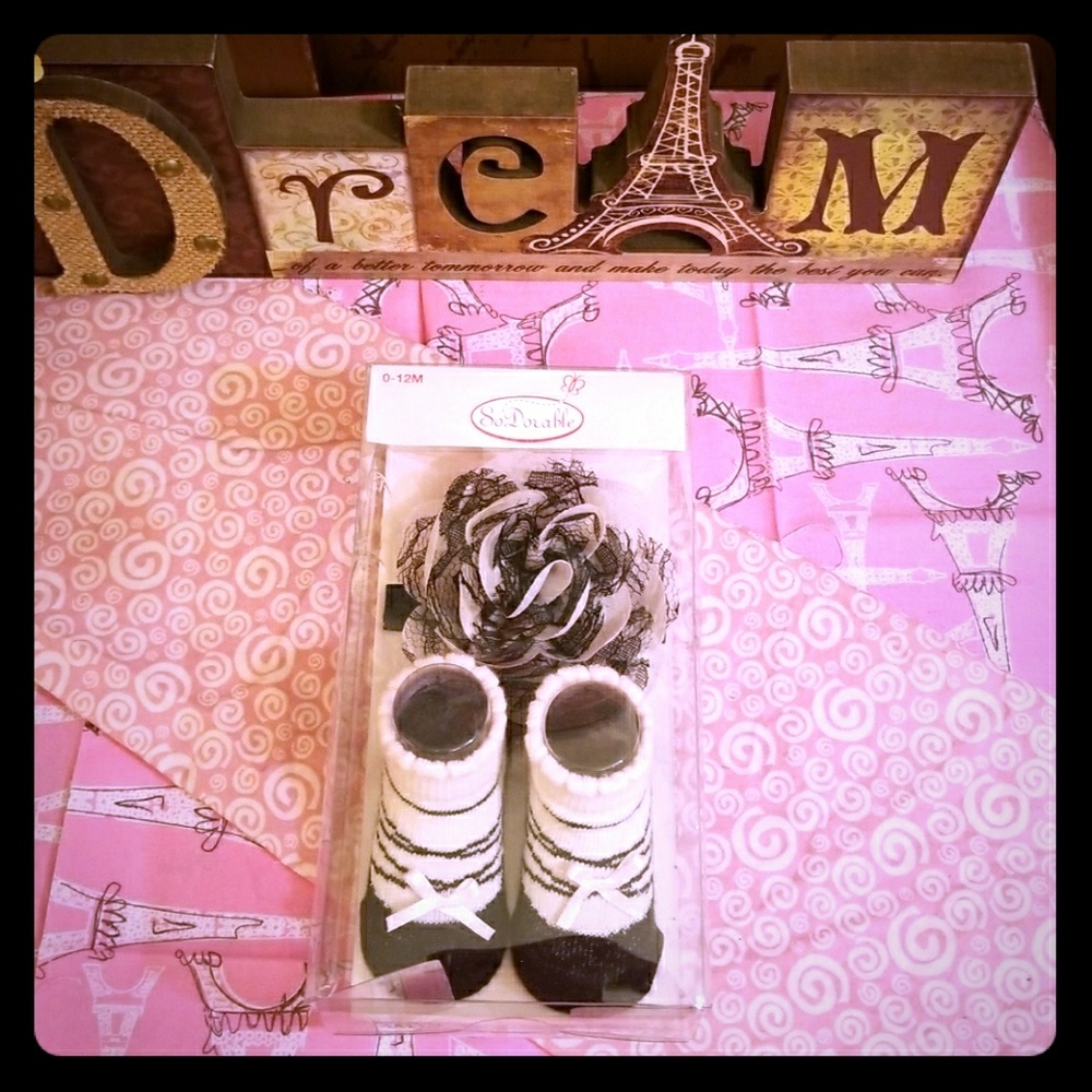 NIB fancy headwrap & booties