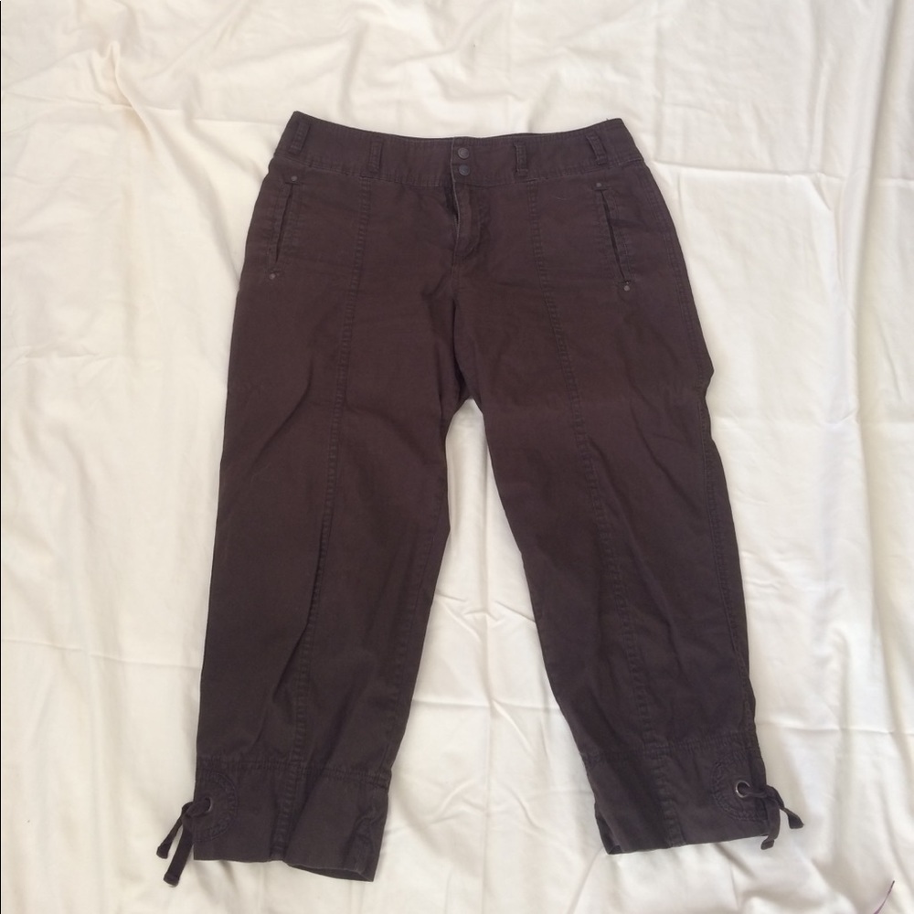 Brown capris