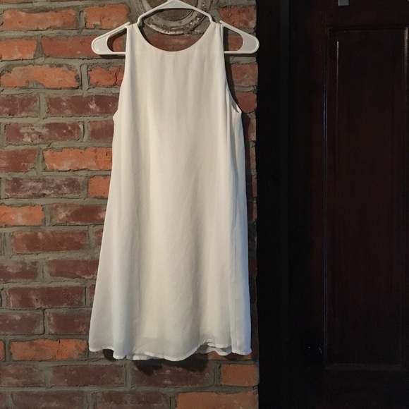 White dress with bow accent - Picture 1 of 5