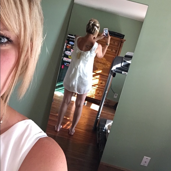 White dress with bow accent - Picture 5 of 5