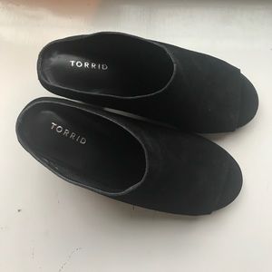 TORRID BLACK MULES. SUPER COMFORTABLE! SUPER CUTE!