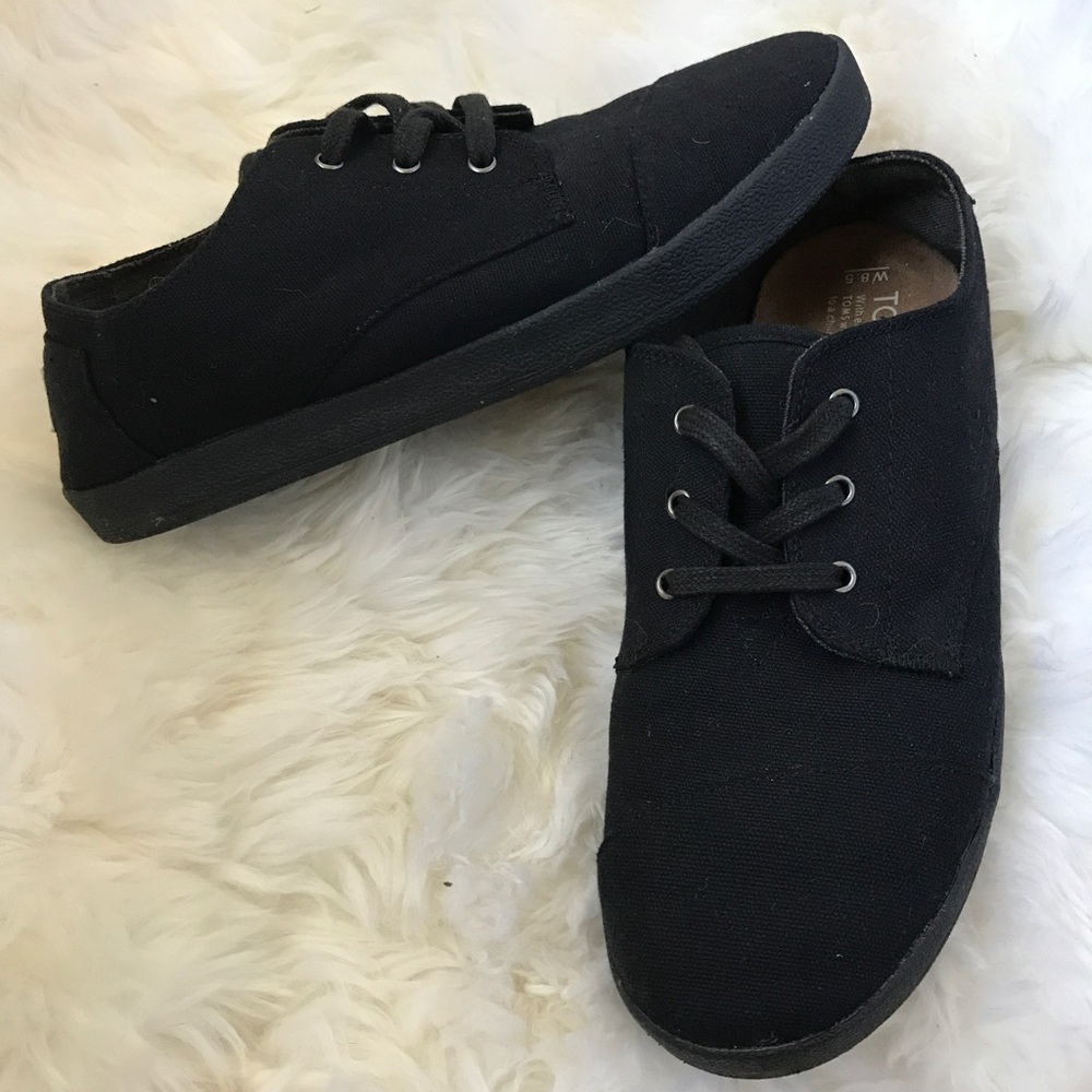 *TOMS Paseo- black on black canvas shoes size 8.5*
