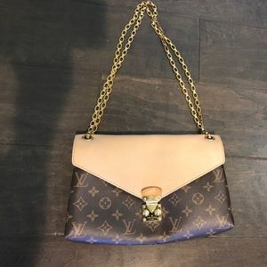 Louis Vuitton authentic Pallas Chain bag in Dune