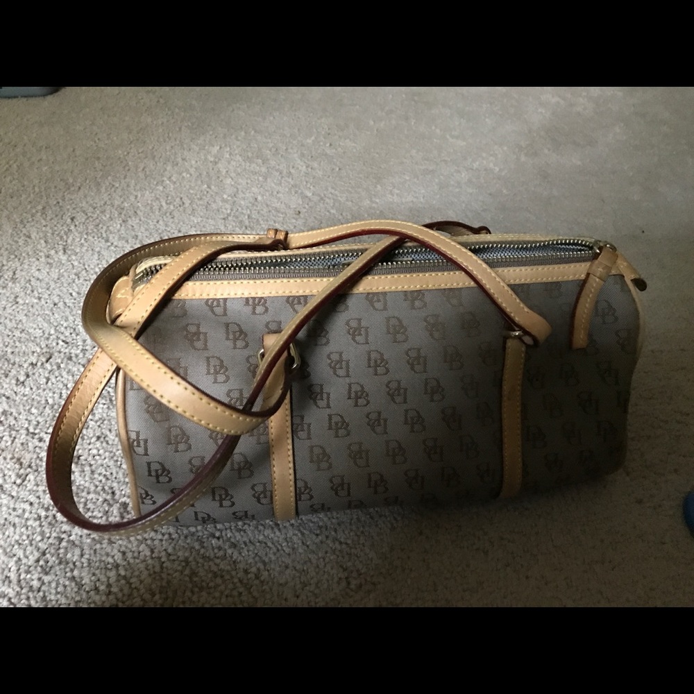 Dooney &bourke barrel bag