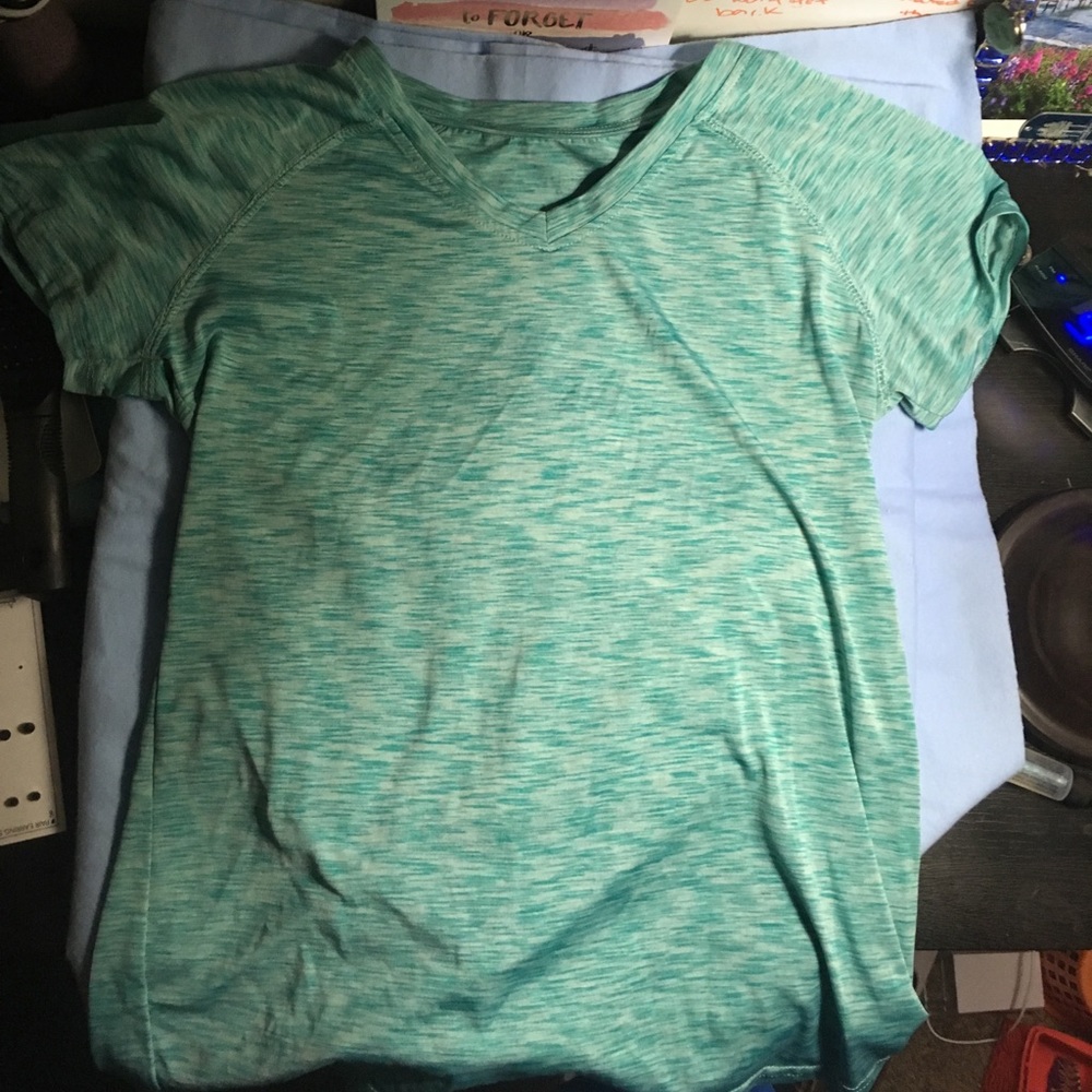 CLEAR OUT SALE 🎉Blue active shirt